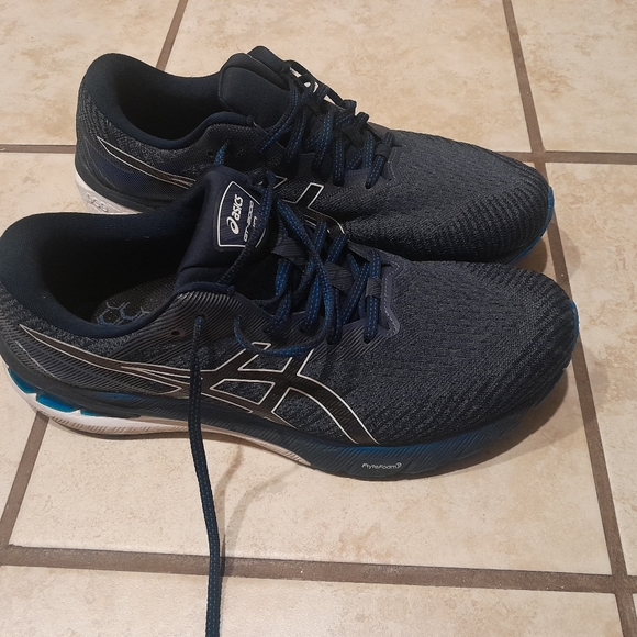 Asics - Picture 2 of 2